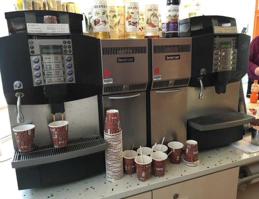 Franke Coffe Systems Viva au lait  2 w pełni automatyczne ekspresy do kawy, każdy z chłodziarką