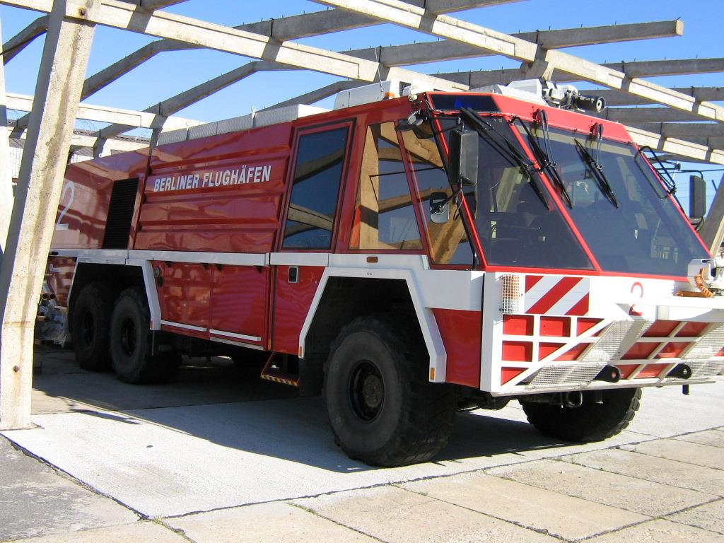 Rosenbauer Simba 12000 Special edition firefighter truck for ground handling (Vk-Nr. 2016-18) 