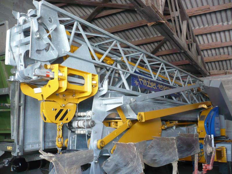 Potain IGO MC 13 assembly crane