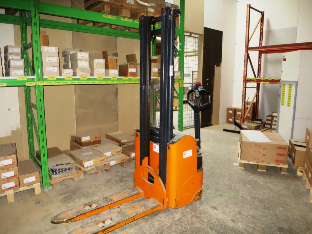 Used Stihl FGV 14 Electric pedestrian pallet truck for Sale (Auction Premium) | NetBid Industrial Auctions