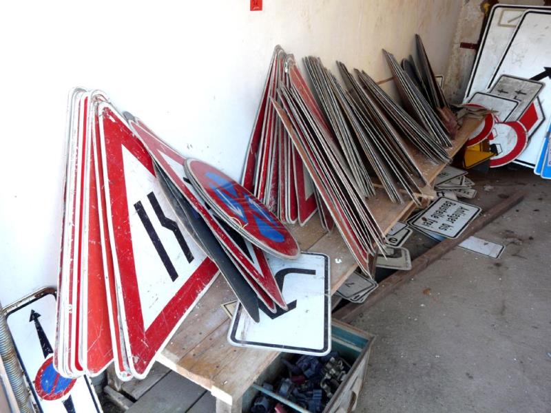 Used lot traffic signs for Sale (Auction Premium) | NetBid Industrial Auctions