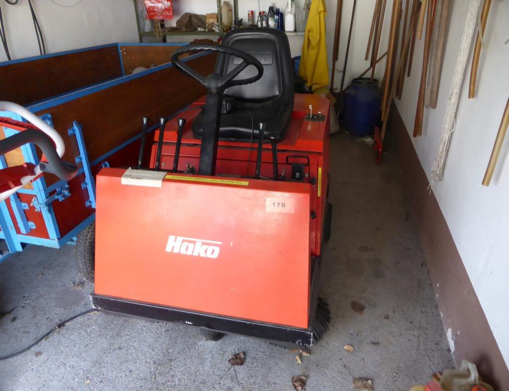 Used Hako Jonas 950V Floor sweeper for Sale (Auction Premium) | NetBid Industrial Auctions