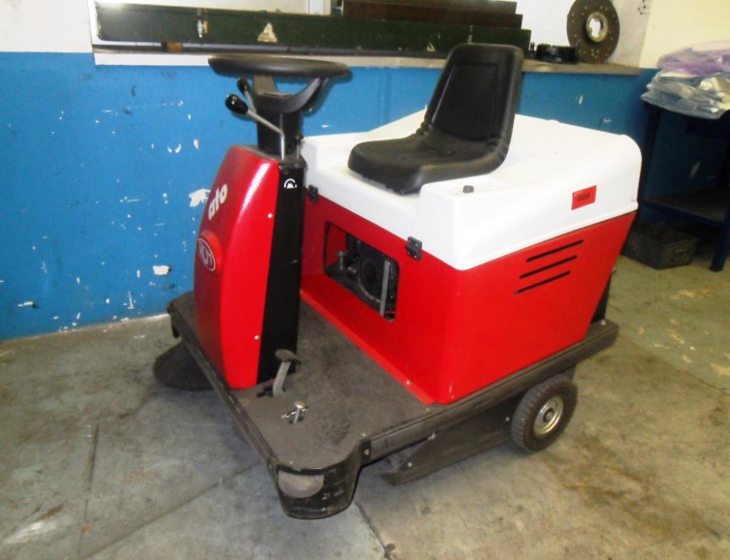 Used RCM Atom H ride-on sweeping machine for Sale (Auction Premium) | NetBid Industrial Auctions
