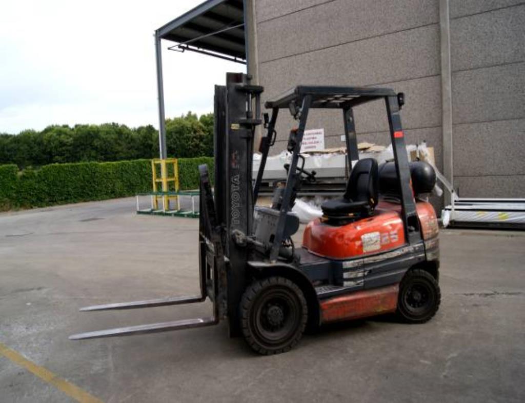Used Toyota 42-6FGF25 gas-powered forklift truck for Sale (Auction Premium) | NetBid Industrial Auctions