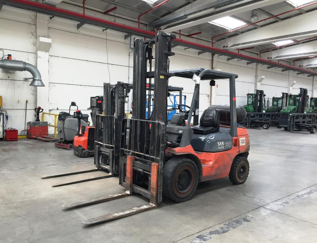 Used Toyota 02-7FGF30 gas-powered forklift truck for Sale (Auction Premium) | NetBid Industrial Auctions