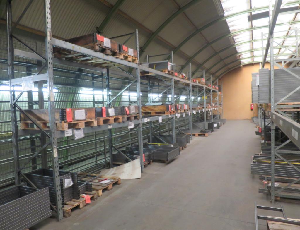 Heavy-duty pallet racking, without contents; ATTENTION: later release by arrangement