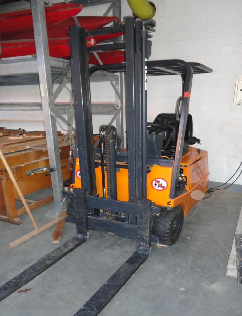 Used Still R50-15 Electric forklift/ defective for Sale (Auction Premium) | NetBid Industrial Auctions