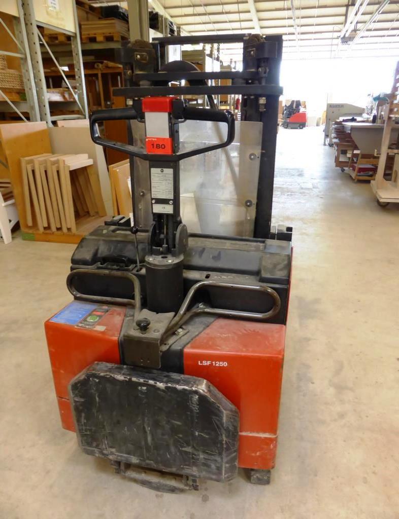 BT LSF1250/11 Electric stand-on pallet truck