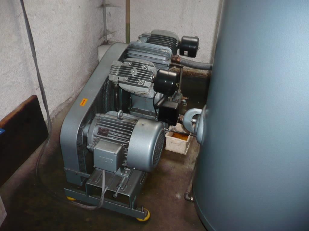 Mehrer AV6 reciprocating compressor