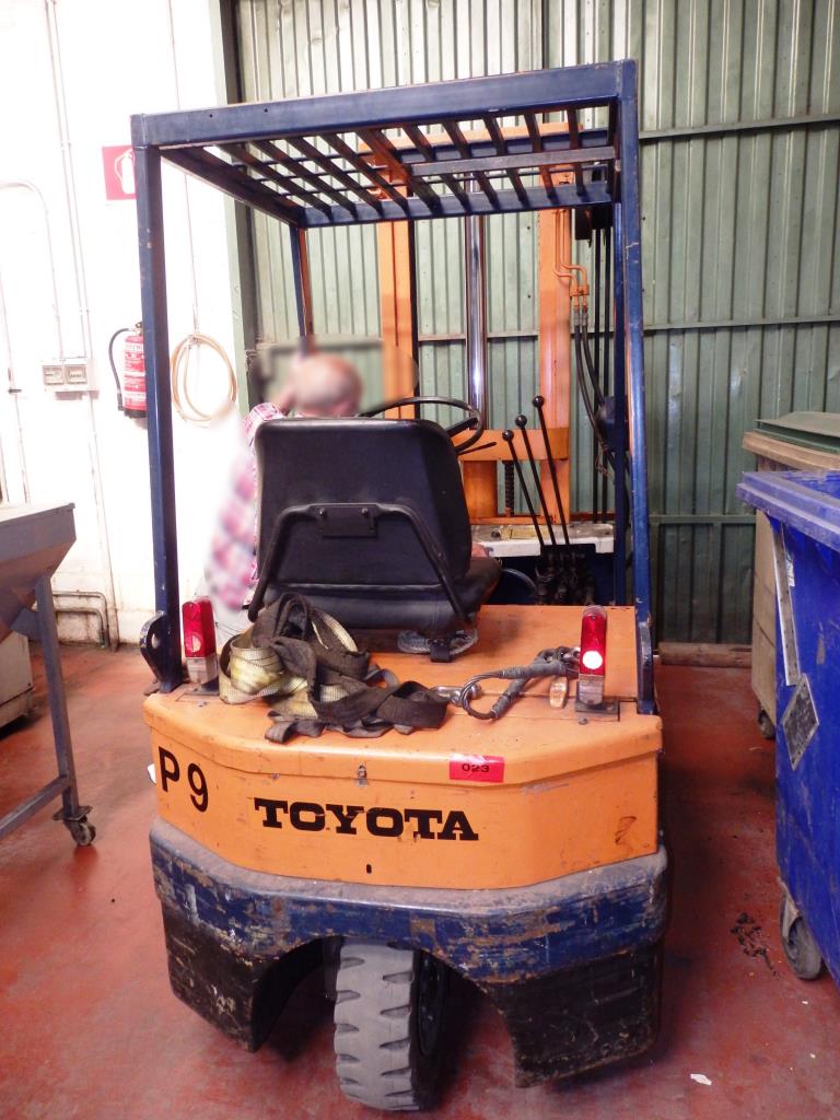 Toyota VCF10 Electric Forklift