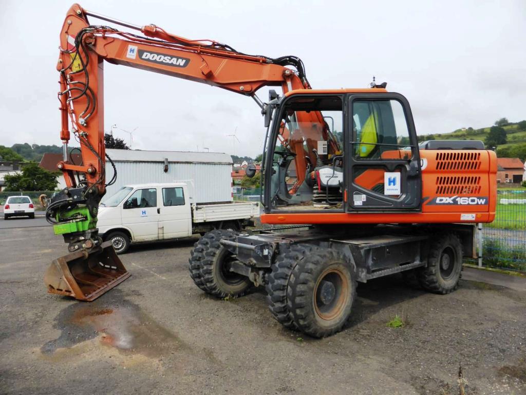 Doosan DX 160 W-3 hydraulic mobile excavator