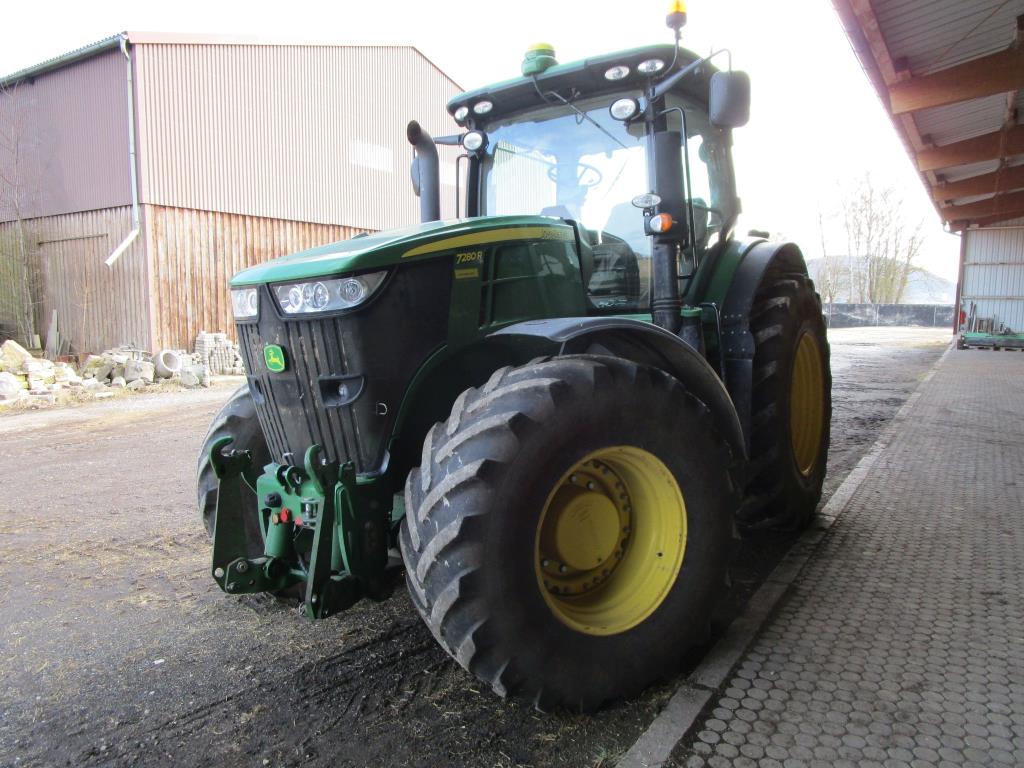 John Deere 7280R Farm tractor