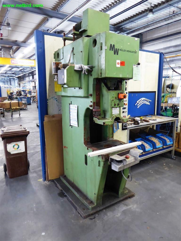 Müller Weingarten AP25 hydraulic press - please note: conditional sale