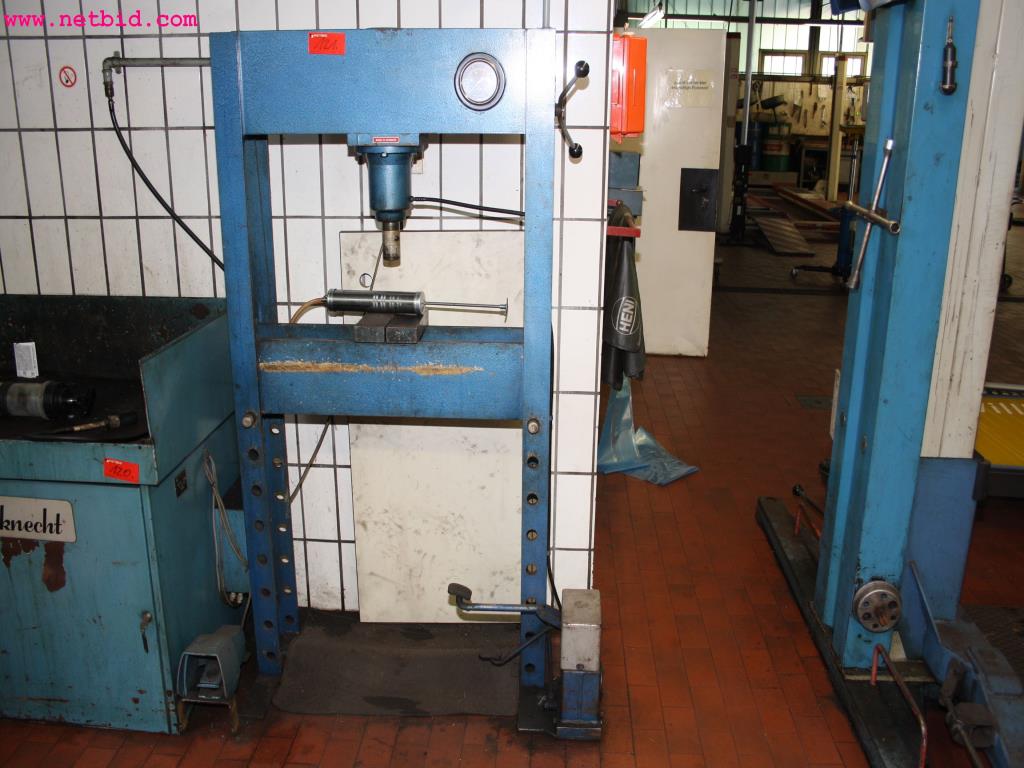 Stenhoj Hydraulic press