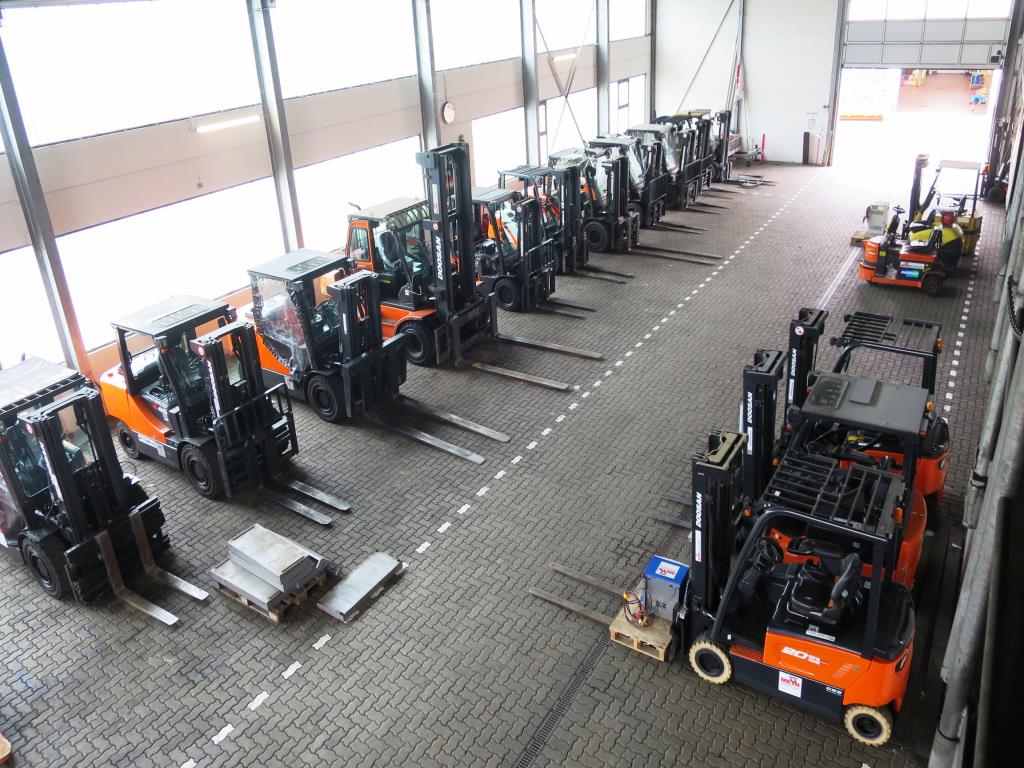 forklift trucks and car pool
