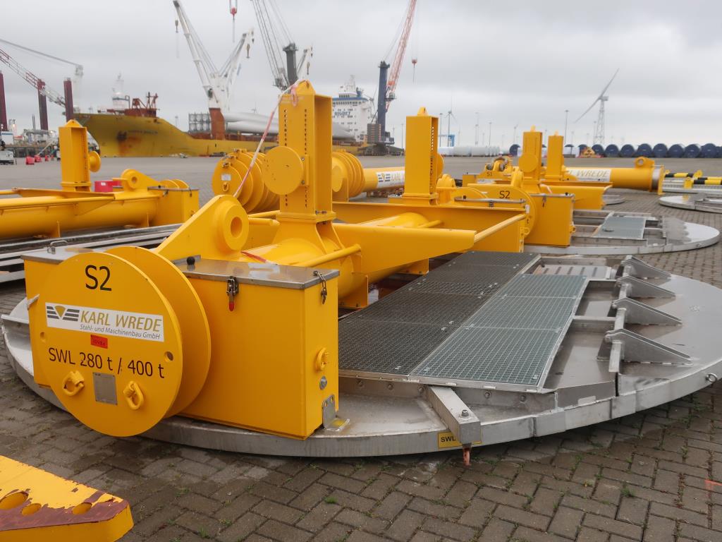 Wysokiej jakości technologia, narzędzia i pomoce do instalacji - konserwacji - wymiany dużych komponentów turbin wiatrowych (na lądzie / na morzu) z zakładu w Bremerhaven

