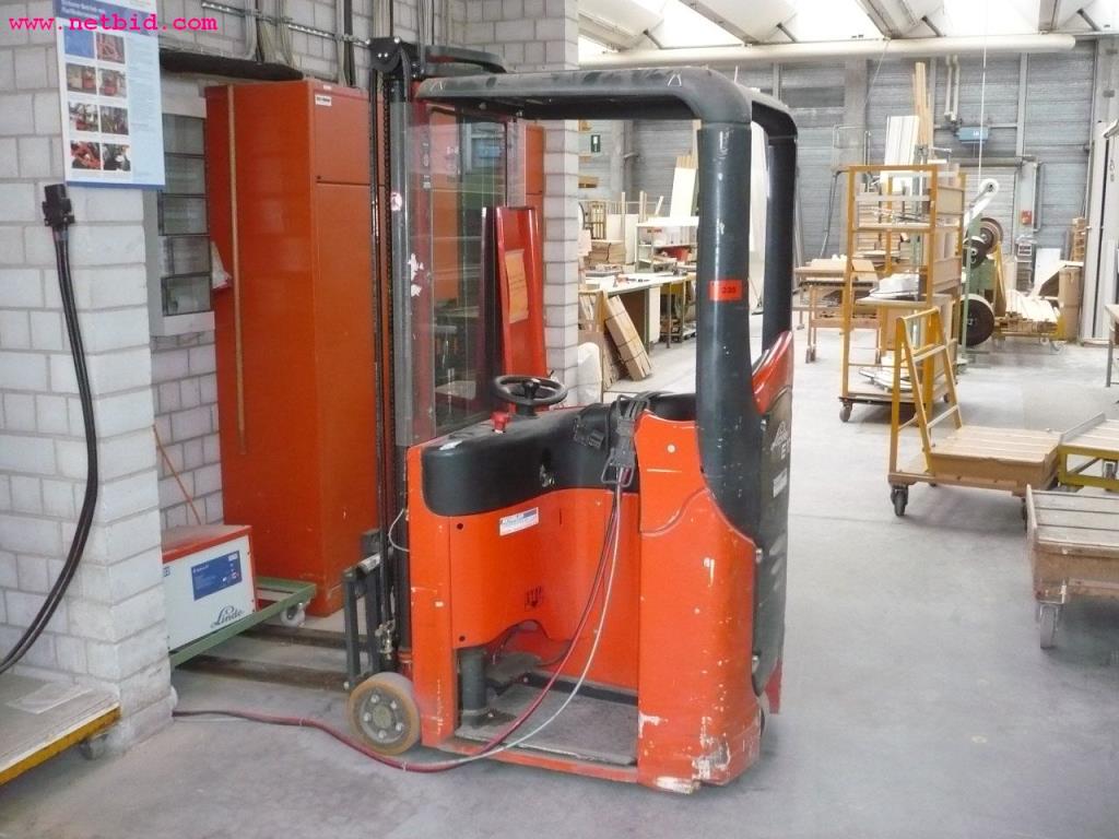 Linde E10 Electric ride-on pallet truck