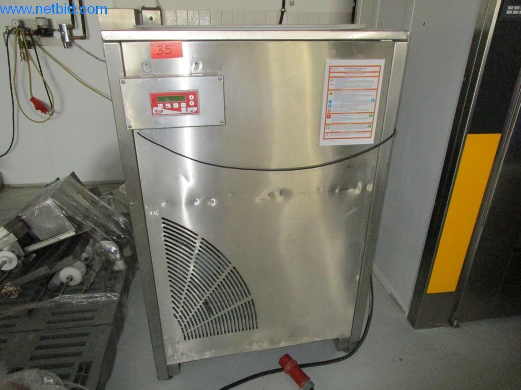 Flake ice machine