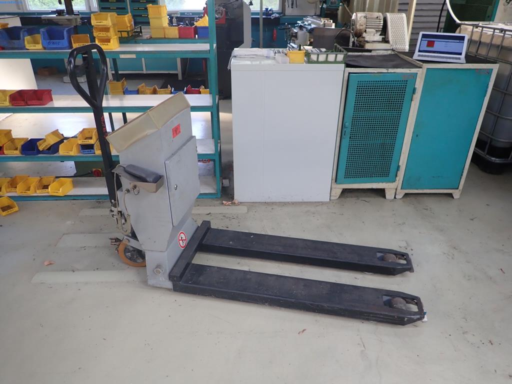 Pallet truck with weighing device