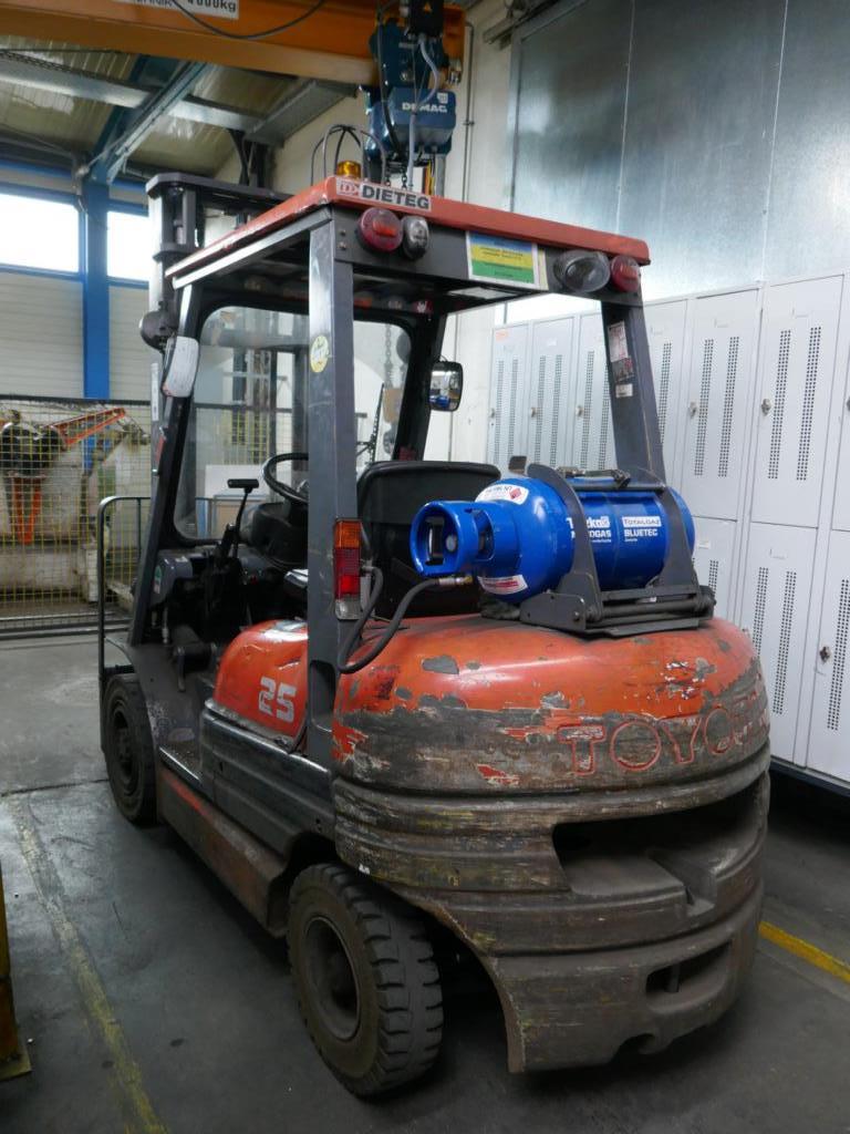 Toyota 42-6FGF25 Fuel Gas Forklift