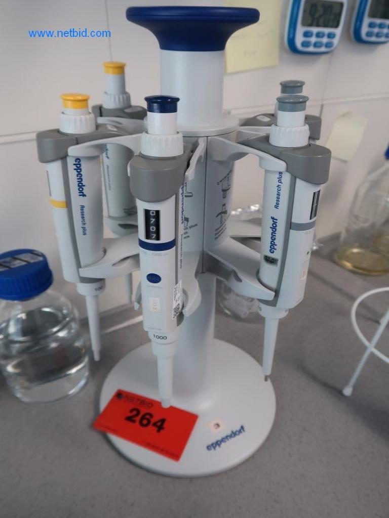 EPPENDORF Rotatable pipette stand (3)