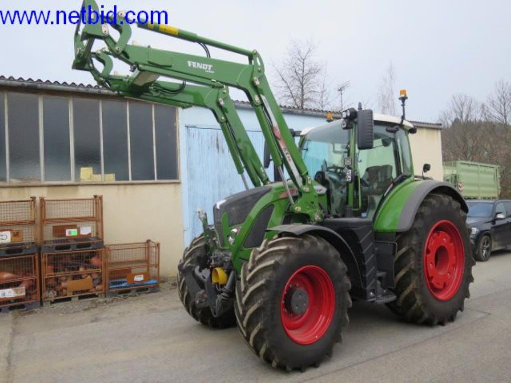 Agricultural tractor 