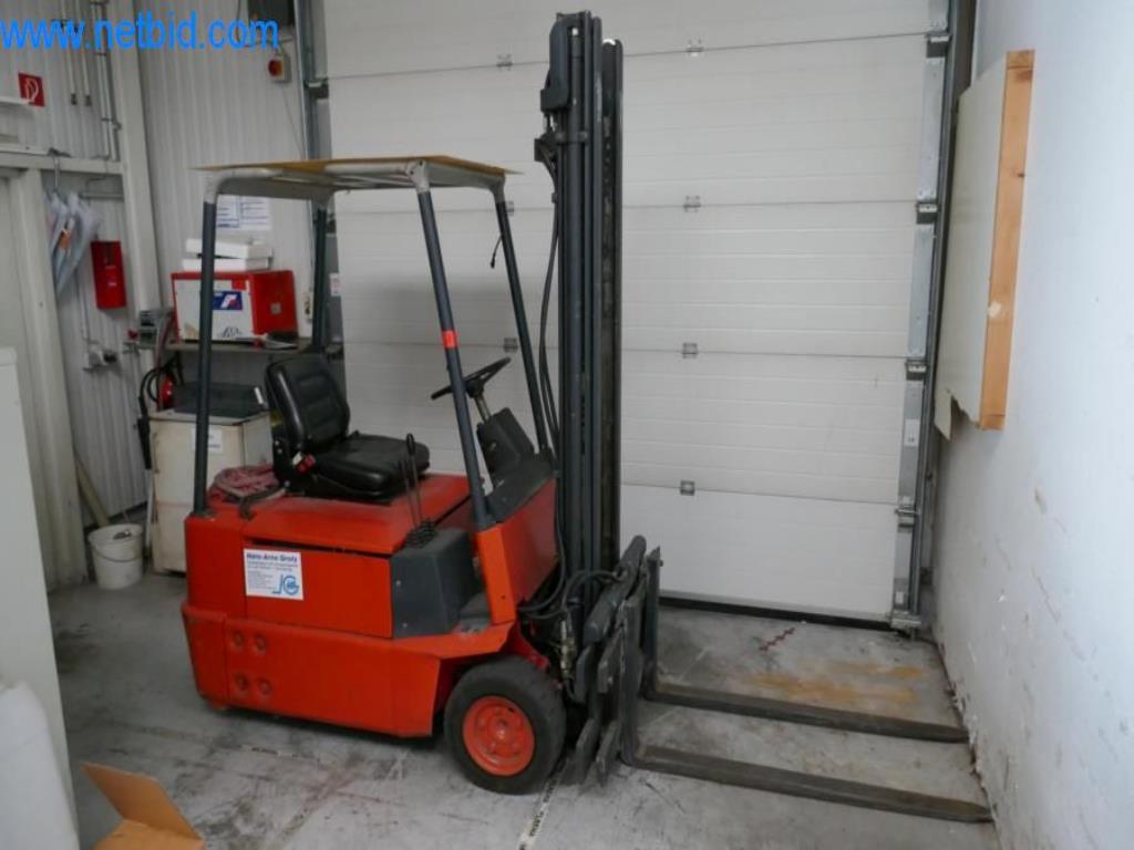 Linde E15 Three wheel stacker - later release