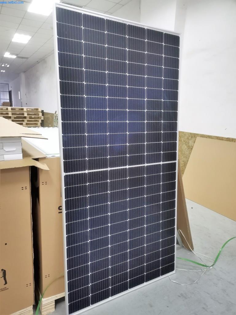 460 watt photovoltaic modules, 394.68 kWp (858 units)