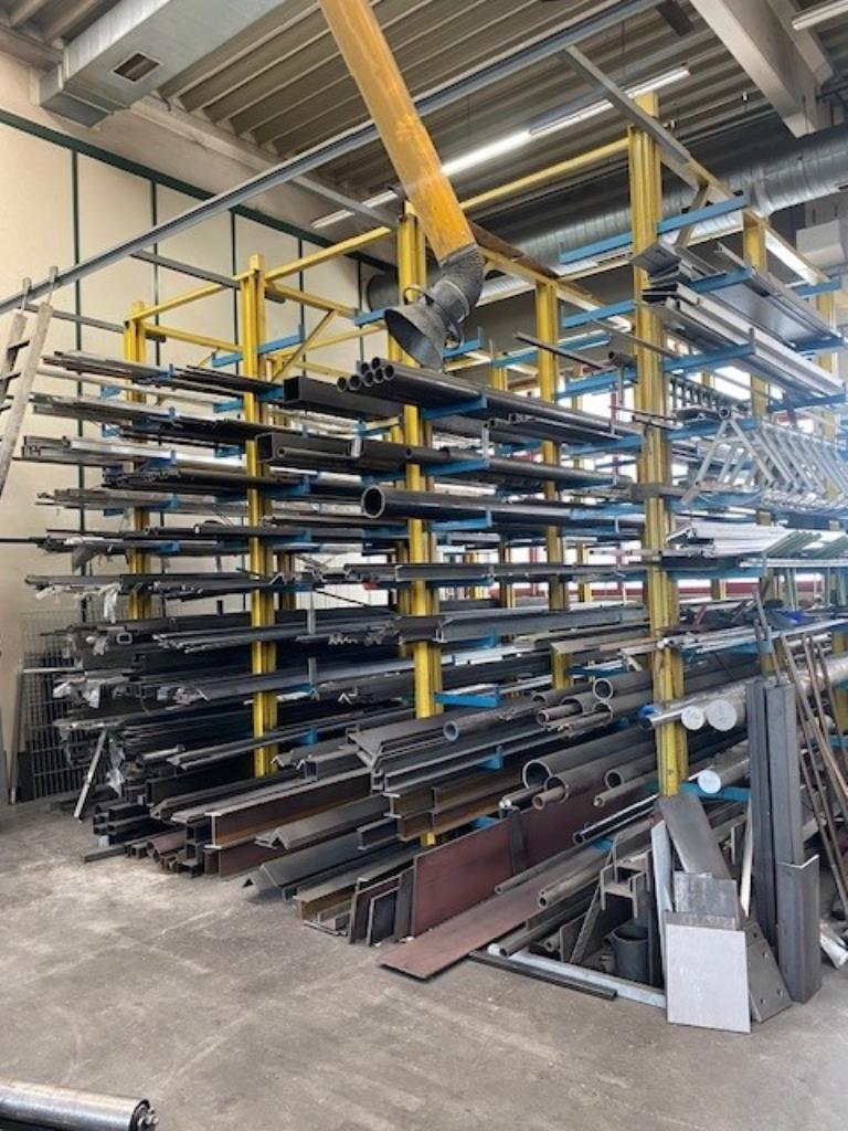 Long material cantilever storage rack