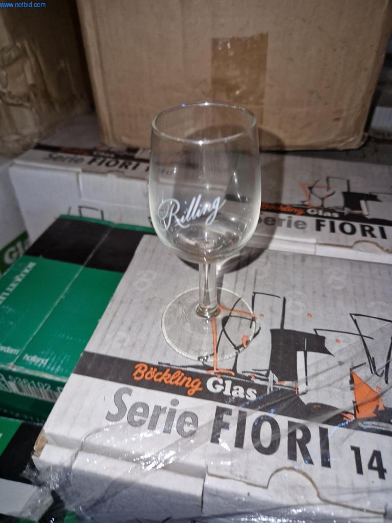 Used Lot of champagne glasses for Sale (Trading Premium) | NetBid Industrial Auctions