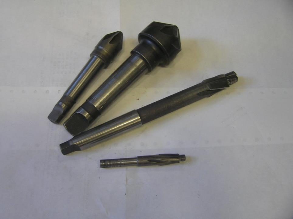 Tool set for machine tools - form countersinks