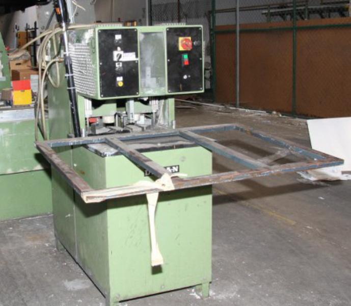 Used URBAN SV 280 Milling machine for corners for Sale (Auction Premium) | NetBid Industrial Auctions