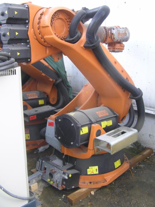 KUKA KR 210-2-2000 + KR 210 2 industrial robots