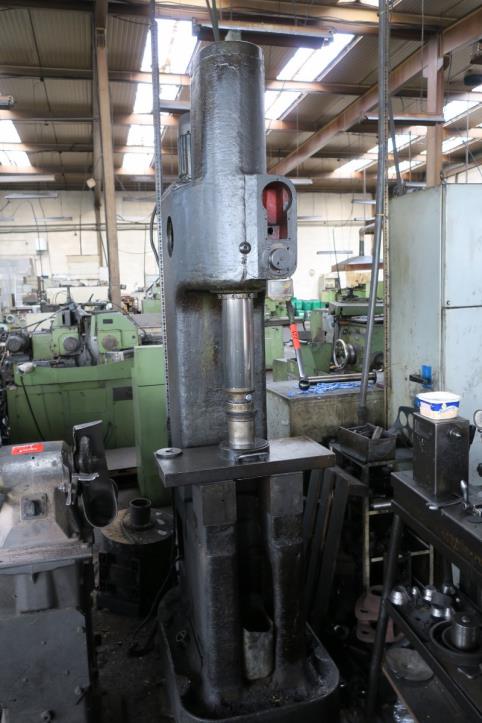 Hydraulic press, no markings