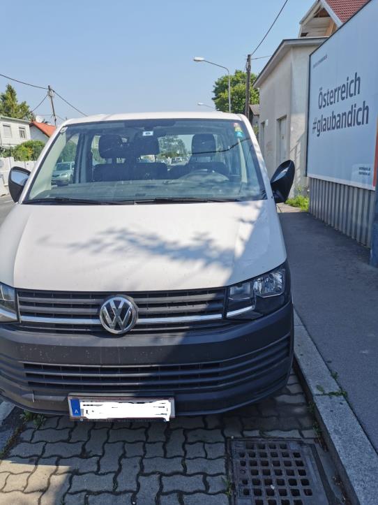 Volkswagen Kombi KR 2,0 Entry TDI BMT Car with bench for VW bus
