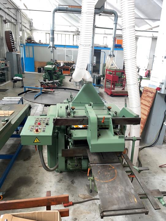 KUPFERMÜHLE c4-sided construction timber planer with lower saw unit for cutting