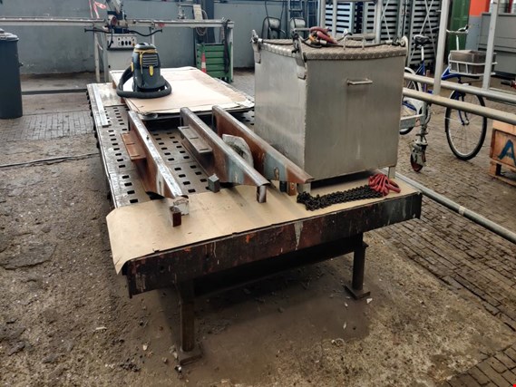 Welding/ perforated grid table approx. 4,000 x 2,500 mm (Online Auction) | NetBid España