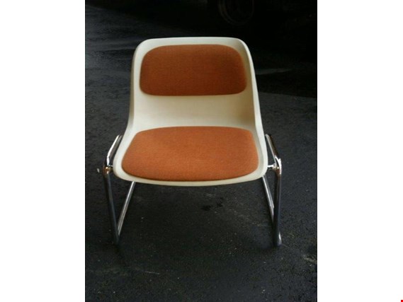 Used 1 batch of stacking chairs, approx. 540 pieces for Sale (Trading Premium) | NetBid Industrial Auctions