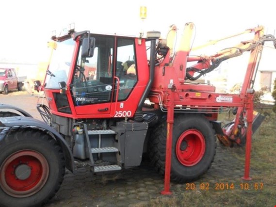 Fendt/ Dücker Xylon 524/ BM 850 Tractor with mowers on roadsides kupisz używany(ą) (Auction Premium) | NetBid Polska