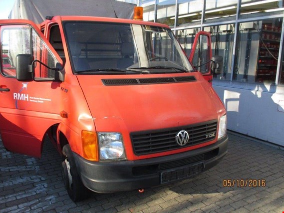 Used Volkswagen LT CDI  truck double cabin flat bed boards lifting platform for Sale (Auction Premium) | NetBid Industrial Auctions