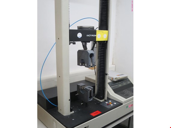 Used Instron 4301 fabric tear strength testing device for Sale (Auction Premium) | NetBid Industrial Auctions