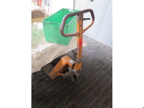 Used hand-guided pallet truck for Sale (Auction Premium) | NetBid Industrial Auctions
