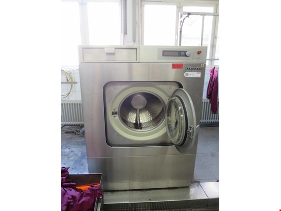 Used Miele Professional PW 6241 D commercial washing machine for Sale (Trading Premium) | NetBid Industrial Auctions