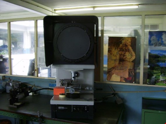 Used Mitutoyo PJ-300 profile projector for Sale (Auction Premium) | NetBid Industrial Auctions