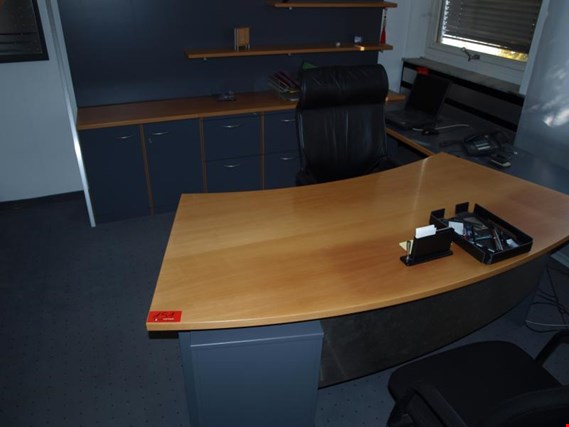 Schreibtisch gebraucht kaufen (Trading Premium) | NetBid Industrie-Auktionen