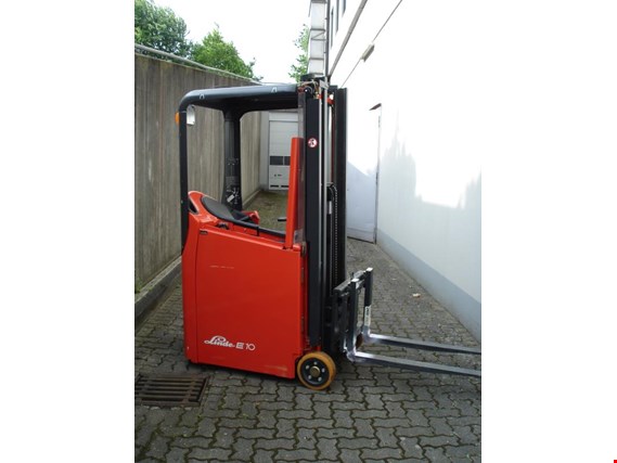 Used Linde E10 Electric fork lifter - battery defect for Sale (Auction Premium) | NetBid Industrial Auctions