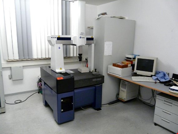 Used Mitutoyo Crysta-Plus 544 3D-measuring machine for Sale (Auction Premium) | NetBid Industrial Auctions