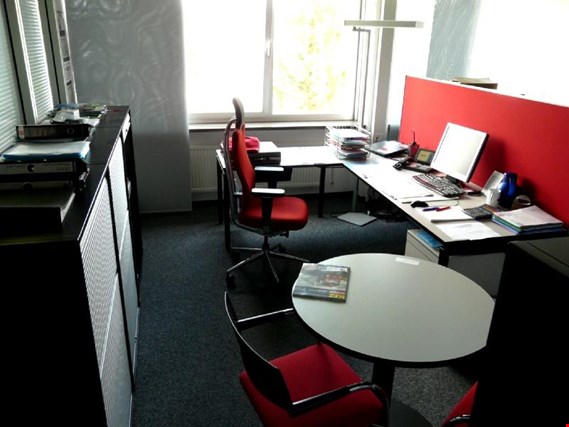 Planmöbel Schreibtisch-Winkelkombination (Auction Premium) | NetBid ?eská republika