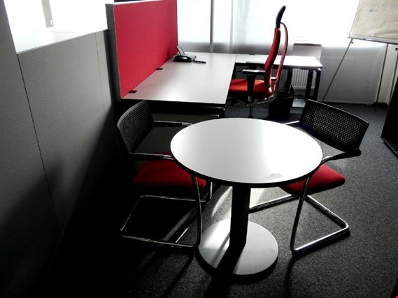Planmöbel Schreibtisch-Winkelkombination gebraucht kaufen (Auction Premium) | NetBid Industrie-Auktionen