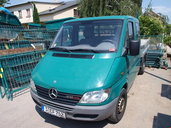 Used Mercedes Benz 211 CDi truck for Sale (Auction Premium) | NetBid Industrial Auctions